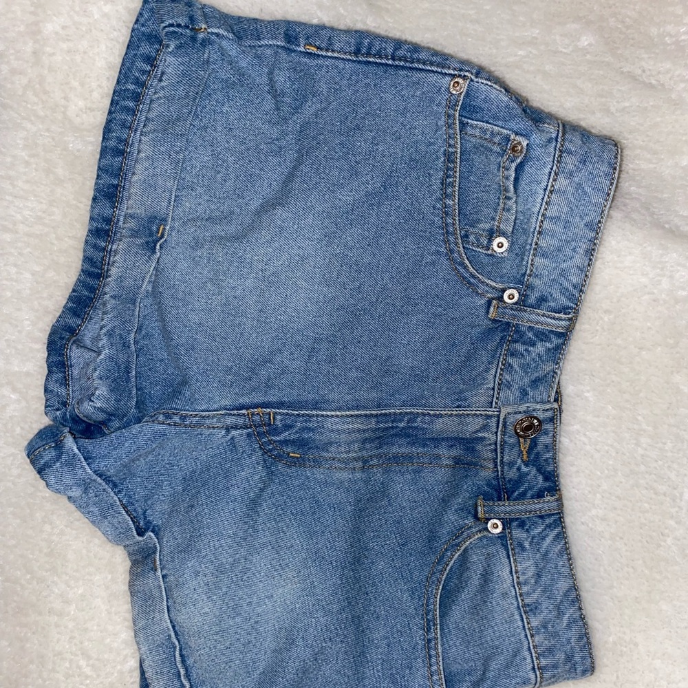 Forever 21 light wash Jean shorts!